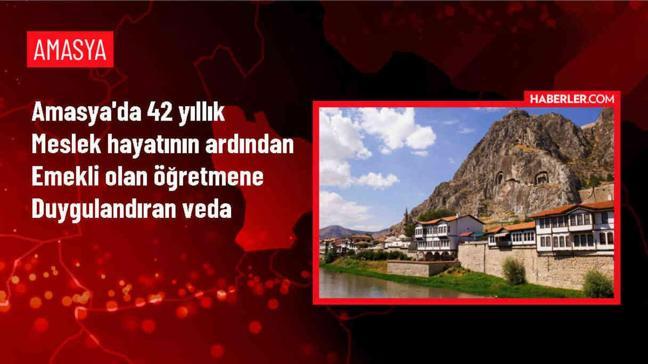 Emekli Öğretmene Sürpriz Veda Etkinliği