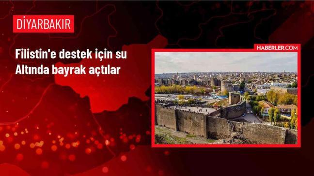 Dalgıçlar İsrail'in Gazze'ye saldırılarını su altında protesto etti