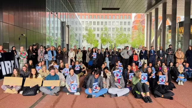 Hollanda'da Devlet Memurları İsrail'in Gazze'deki Tutumunu Protesto Ediyor