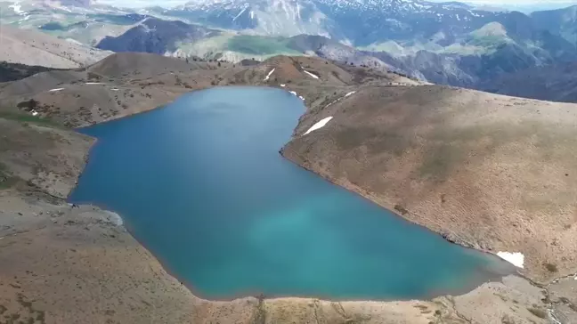 Erzincan'ın Üzümlü ilçesindeki Aygır Gölü doğa tutkunlarının ilgi odağı