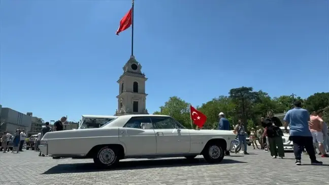 İstanbul'da Klasik Otomobil Tutkunları Bir Araya Geldi