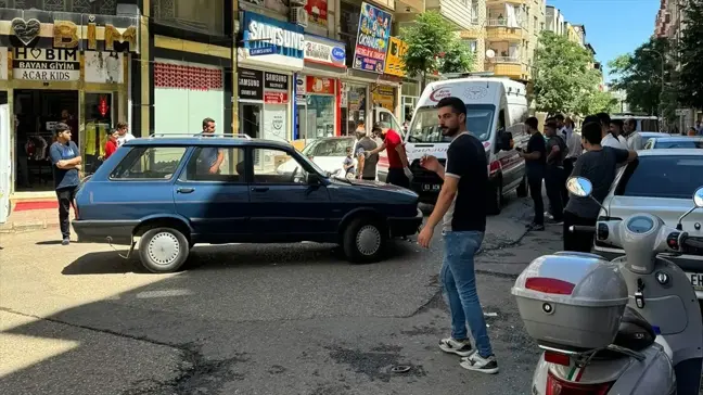 Siverek'te Otomobil ile Motosiklet Çarpışması: 3 Yaralı