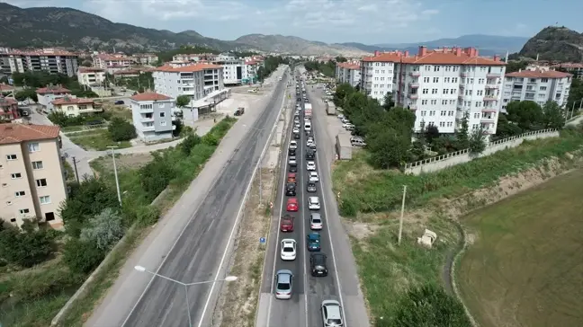 D 100 Karayolunda Bayram Tatili Trafik Yoğunluğu