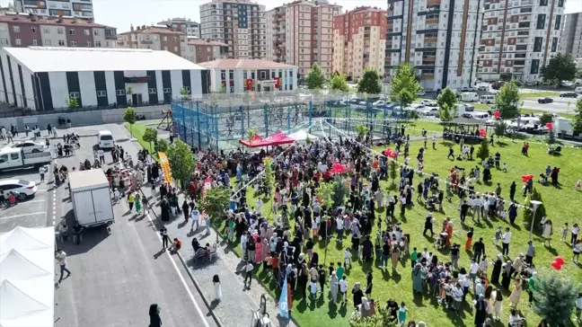 Melikgazi Belediyesi Öğrencilere Karnelerini Dağıttı