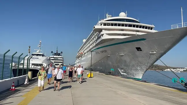 Crystal Symphony ve Emerald Azzurra Gemileri Bodrum'u Ziyaret Etti