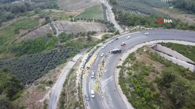 Mersin'de limon yüklü kamyon devrildi: 6 yaralı