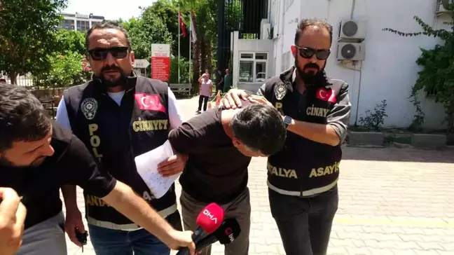 Antalya'da Eski Eşiyle Tartışan Şahıs Boğazını Keserek Öldürdü