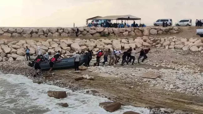 Van Gölü'nde kaybolan şahsın arama çalışmalarına hava şartları nedeniyle ara verildi