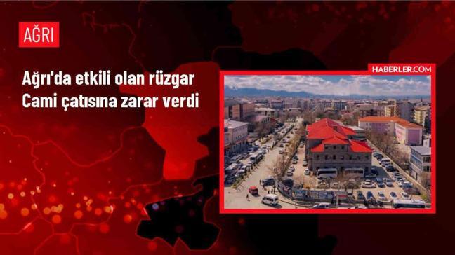 Ağrı'da Rüzgarın Etkisiyle Cami Çatısı Zarar Gördü