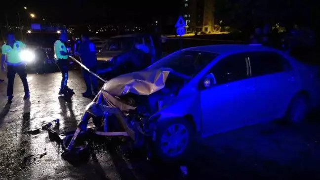 Malatya'da kafa kafaya çarpışan araçlarda 1 ölü, 3 yaralı