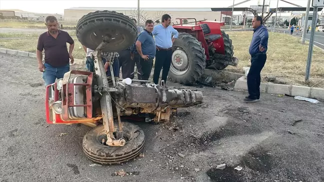 Kayseri'de otomobil ile traktör çarpıştı: 5 yaralı