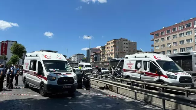 Avcılar'da Kontrolden Çıkan Otomobil Yayalara Çarptı: 5 Yaralı