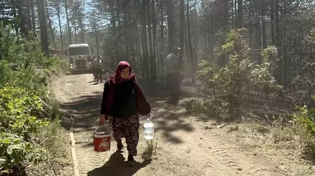 Keles'teki Orman Yangınında Köylü Kadınların İkramı