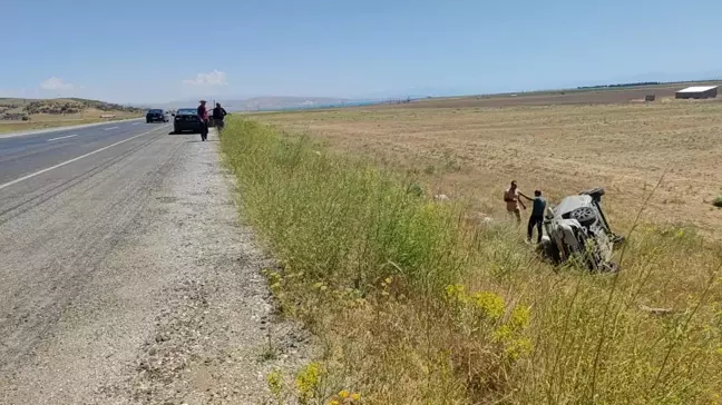 Bitlis'te otomobil takla attı, 2 kişi hafif yaralandı