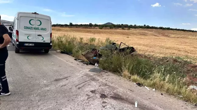 Gaziantep'te minibüs ile otomobil çarpışması: 1 ölü, 5 yaralı