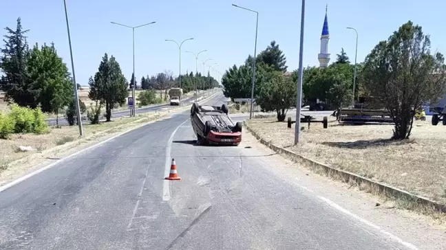 Uşak'ta Otomobil Kazası: 3 Kişi Yaralandı