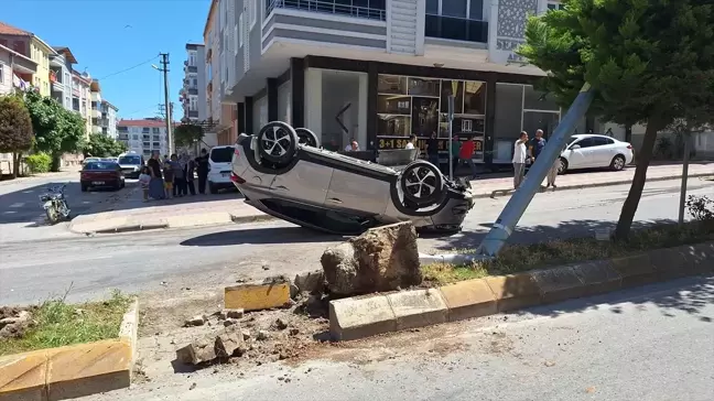 Samsun'da cip devrildi, 2 kişi yaralandı