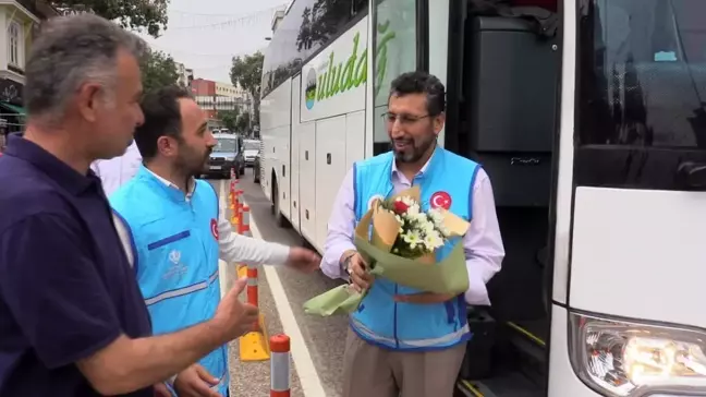 Kutsal topraklardan dönen hacılar coşkuyla karşılandı