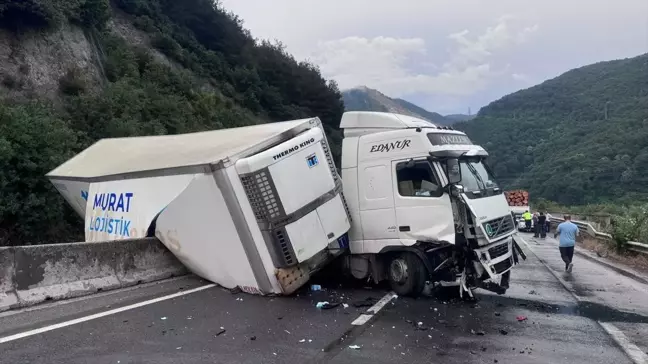 Sakarya'da zincirleme trafik kazası: 1 ölü, 6 yaralı