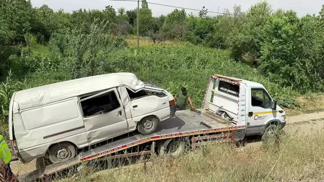 Afyonkarahisar'da Minibüs Kazası: 5 Kişi Yaralandı