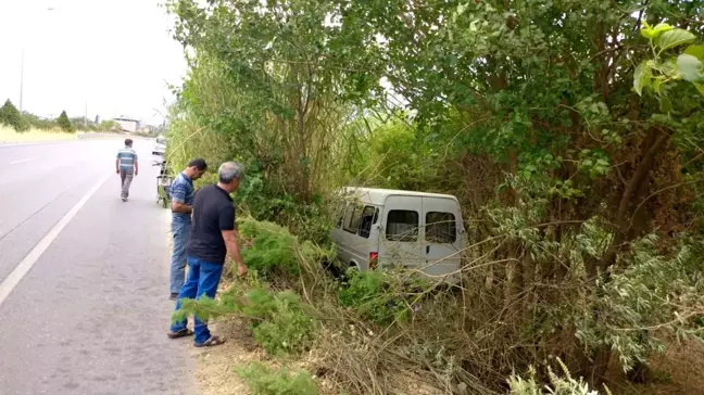 Aydın'da Ticari Araç Yoldan Çıktı: 2 Yaralı