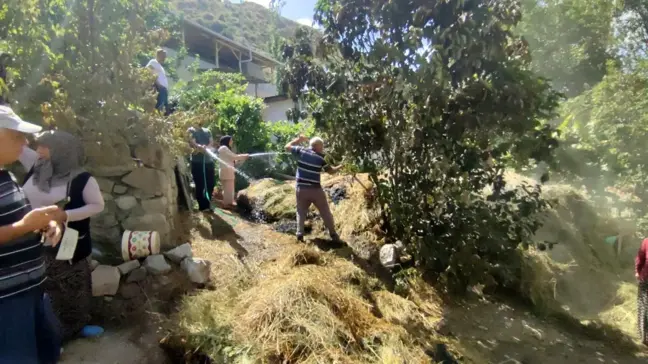 Erzurum'da küçük çaplı ot yangını köylüler tarafından söndürüldü