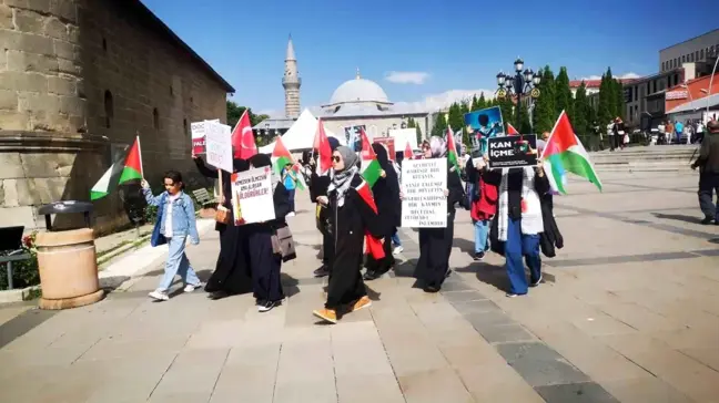 Erzurum'da İsrail'in Gazze'ye saldırılarını protesto eden sağlıkçılar sessiz yürüşe devam ediyor