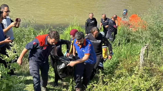 Sakarya Nehri'nde Yabancı Uyruklu Çocuk Sürüklendi