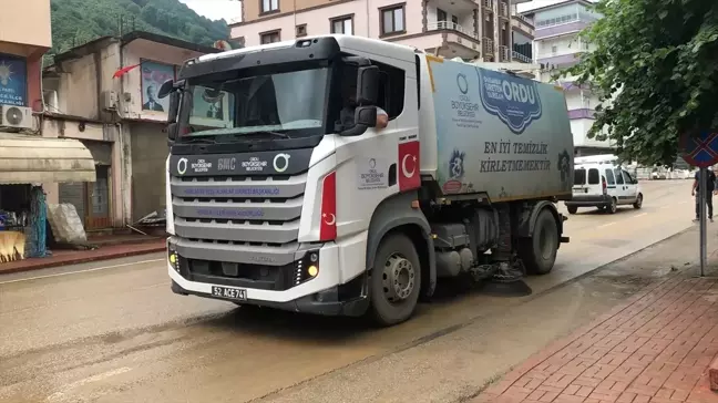 Ordu'da şiddetli yağıştan etkilenen İkizce ve Çaybaşı ilçelerinde temizlik ve hasar tespit çalışmaları başladı