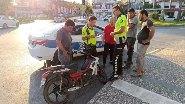 Antalya'da motosiklet ile otomobil çarpışması sonucu yaralanan sürücü ambulansa binmedi