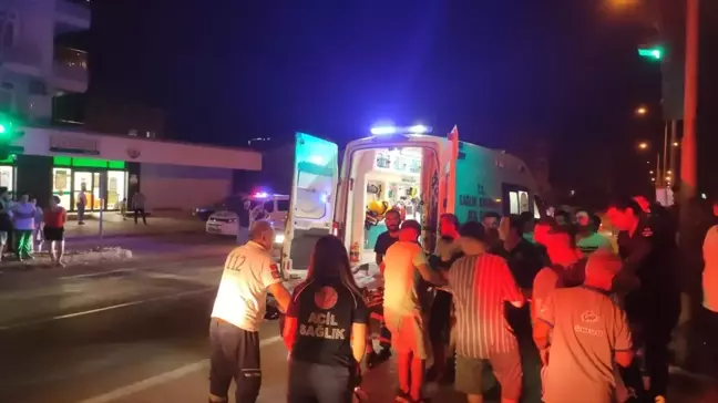 Adana'da Otomobil ile Motosiklet Çarpıştı: 7 Yaralı