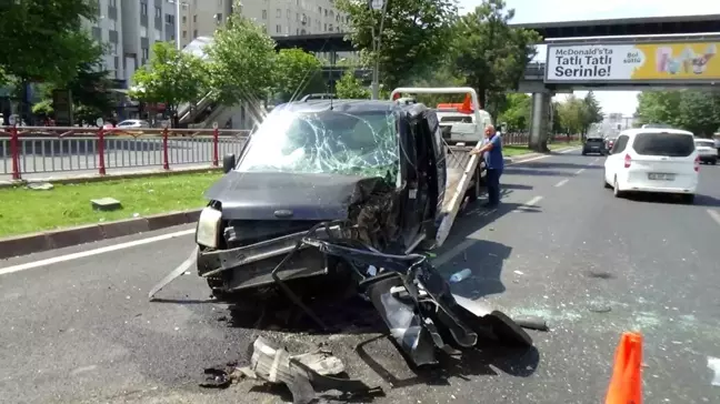 Kayseri'de jeep ile hafif ticari araç çarpıştı: 2 yaralı