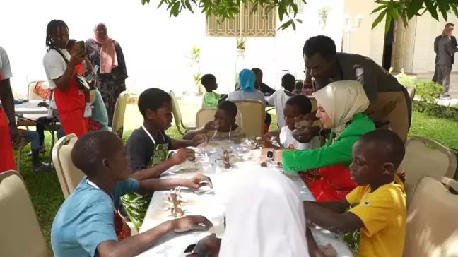 Bakan Göktaş, Senegal'de yetim çocuklarla çömlek atölyesine katıldı