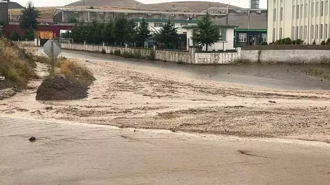 Nevşehir'de Sağanak Yağmur Sele Neden Oldu