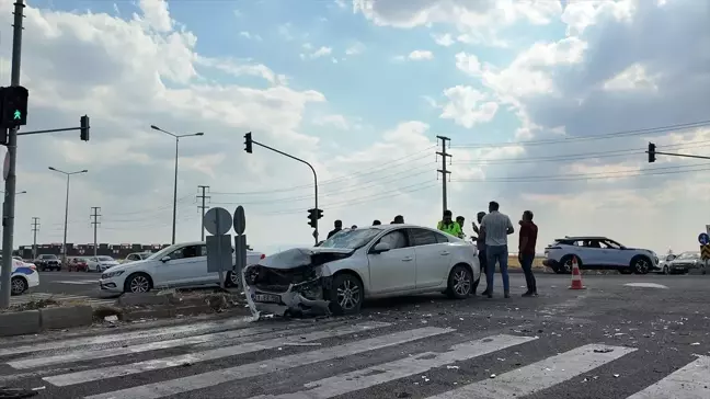 Diyarbakır'da Otomobil Kazası: 4 Kişi Yaralandı