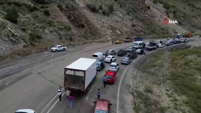 Erzurum - Artvin karayolu heyelan nedeniyle trafiğe kapandı