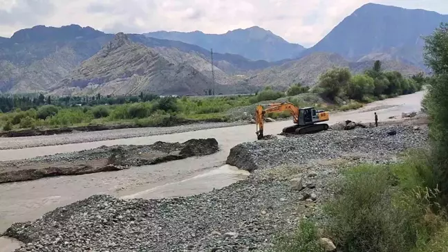 Erzurum-Artvin kara yolunda kaybolan 10 aylık bebeğin arama çalışmaları devam ediyor