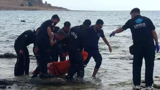 Van Gölü'nde 2 kişi boğuldu, 1 kişi aranıyor