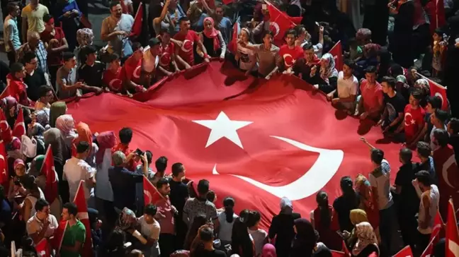 15 TEMMUZ MESAJLARI VE SÖZLERİ: 15 Temmuz Demokrasi ve Milli Birlik Günü mesajı! 15 Temmuz darbe girişimi kısa, yeni, anlamlı ve uzun sözler!