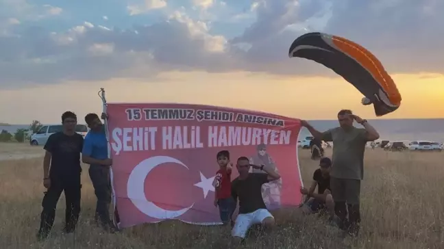 15 Temmuz şehidi polis memuru için hazırladığı afişle Van semalarında uçtu