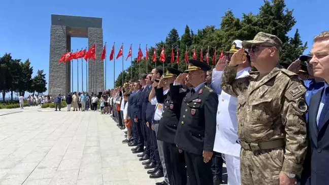 15 Temmuz Demokrasi ve Milli Birlik Günü'nde Şehitler Abidesi'nde anma programı düzenlendi