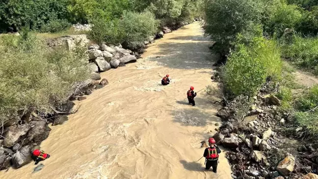 Erzurum-Artvin kara yolunda heyelan sonucu kaybolan 10 aylık bebek aranıyor