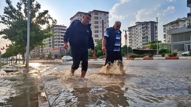 Kadirli'de Sağanak Yağış Sonucu Su Baskınları