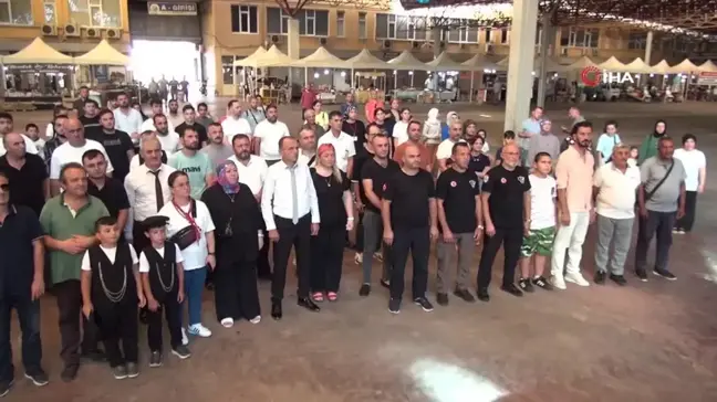 Bu festivalde yüzlerce kişi kol kola girip horon oynadı