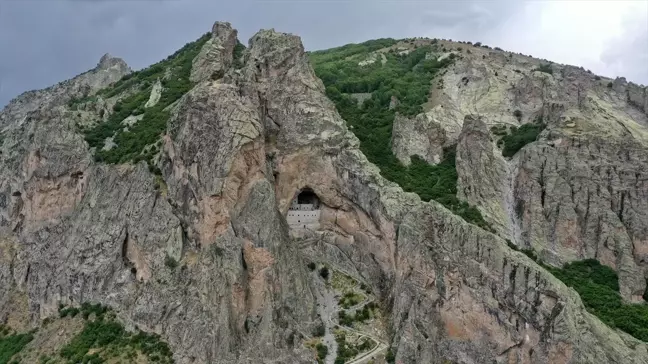 Giresun'un Şebinkarahisar ilçesi tarihi yapılarıyla kültürel zenginlik sunuyor