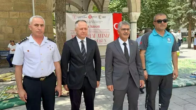 Kayseri Vakıflar Bölge Müdürlüğü Muharrem Ayı Dolayısıyla Aşure Dağıttı