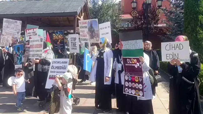 Erzurum'da İsrail'in Gazze'ye saldırılarını protesto eden sağlıkçılar sessiz yürüyüşe devam ediyor