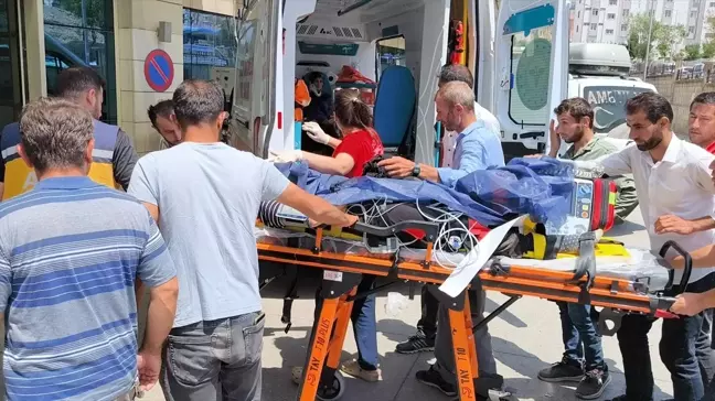 Siirt'te römorklu traktör devrildi, 7 kişi yaralandı