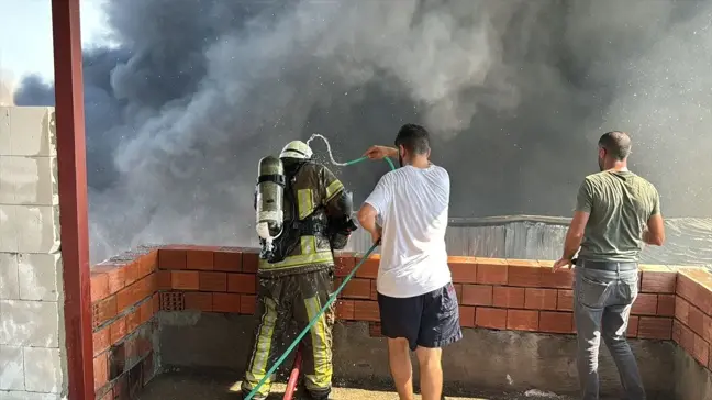 Bursa'da Kağıt Fabrikası ve Geri Dönüşüm Tesisinde Yangın Çıktı