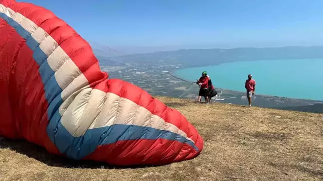 İznik Gölü Turkuaz Renge Büründü